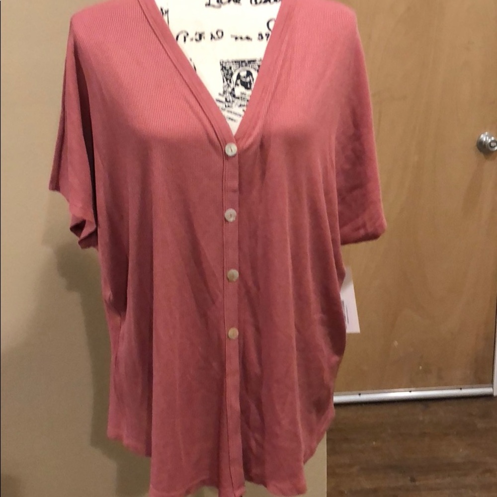 Super cute casual top from red dress boutique